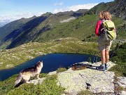 31 Dall'alto il Lago grande di colore blu